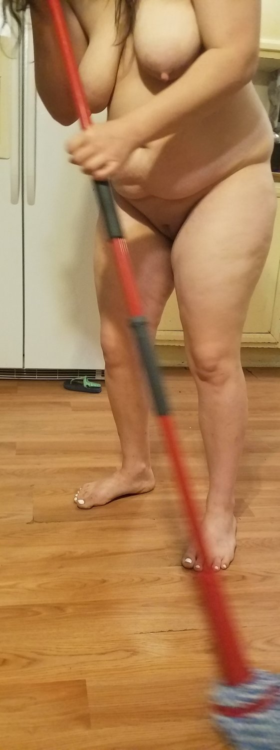 Slut housewife doing my chores picture