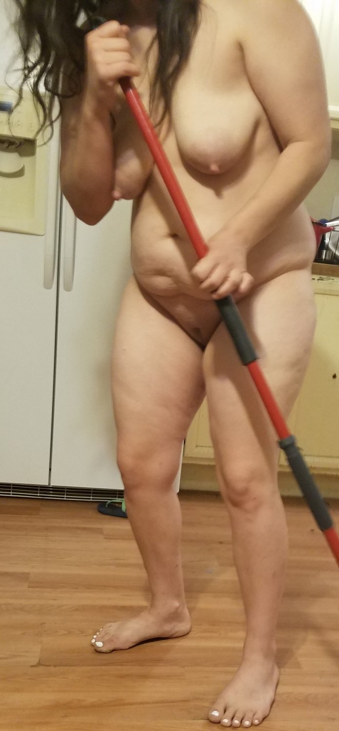 Slut housewife doing my chores picture